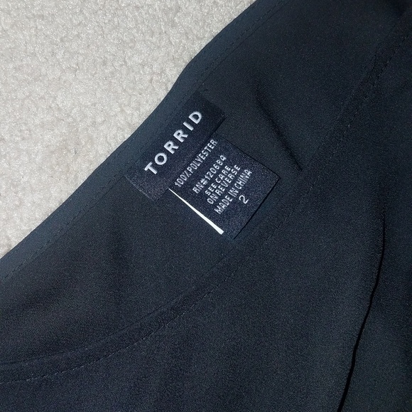 Torrid Blouse w/ Flutter/Cold Shpulder Sleeves - Picture 2 of 2